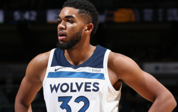 受困犯规危机！爱德华兹仍砍26+8集锦 接锅超难压哨三分太神奇