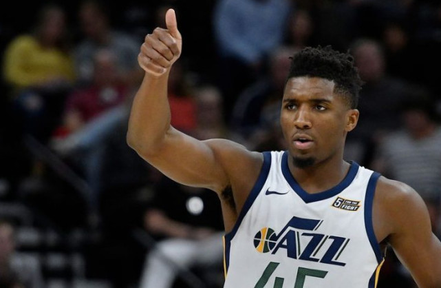 2021 赛季：大谷翔平在全明星赛前已击出 33 支本垒打，位居大联盟第一