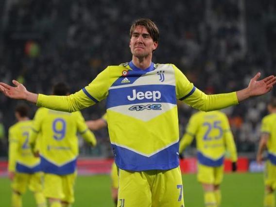 [中超]山东泰山主场战胜长春亚泰